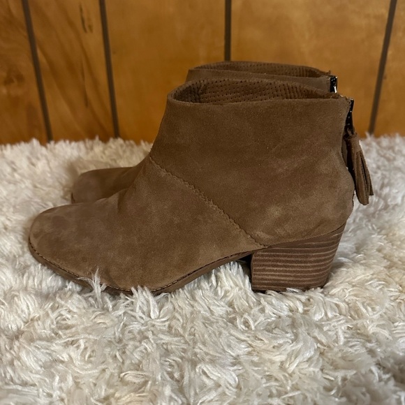 Tom’s Women's Size 9 Brown Suede Ankle Boots EUC - Picture 2 of 8
